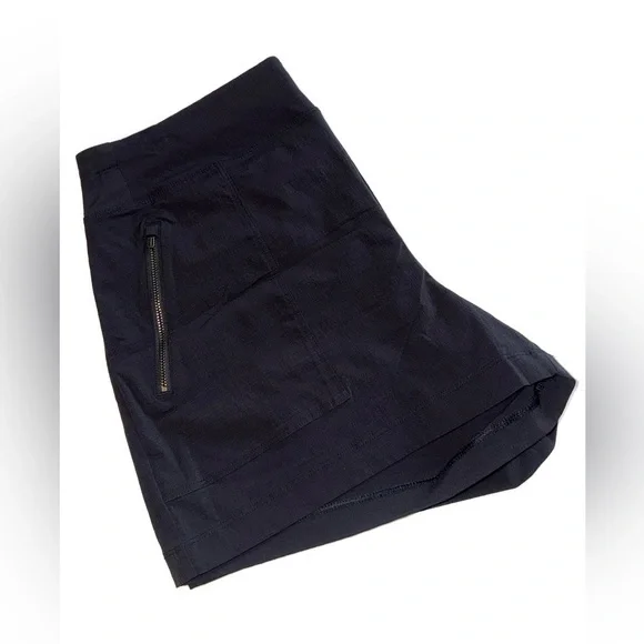 Athleta Black Trekkie Hiking Active Shorts Women’s Size 12 Zip Pockets 4” Inseam - Picture 2 of 8